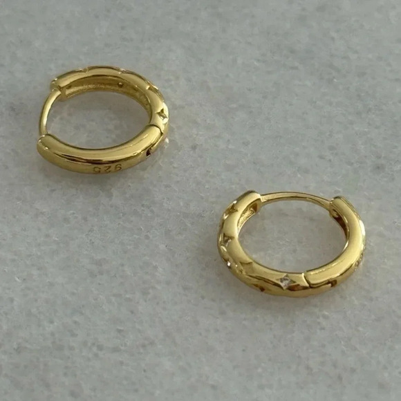 Gold Crystal Star Pave Huggie Hoop Earrings 

Brand New - Picture 2 of 5